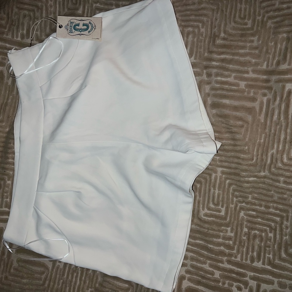 Brand new Rockin C High-Waist White Pull-On Women's Shorts zip on side #221 - Picture 2 of 5